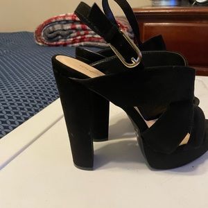 I am selling black heels